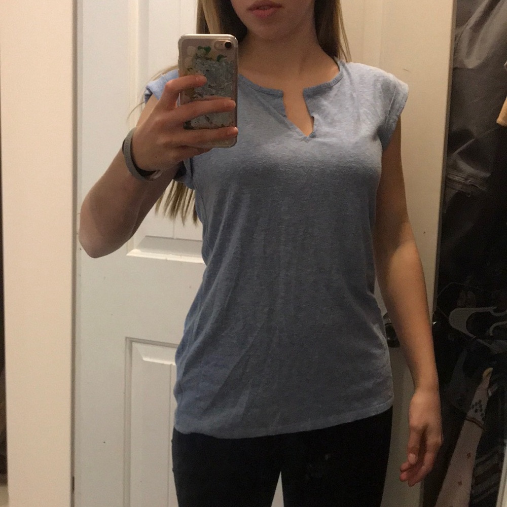 blue gap t-shirt